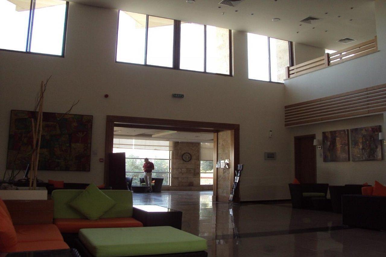 Complex Ramada Dead Sea Sweimeh